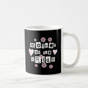 Mor av brudvit på svart kaffemugg
