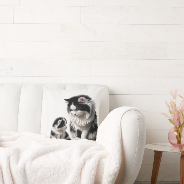 Mor Cat och Kitten On White Kudde (Soffa)