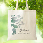 Mor i Anpassningsbarna Groom Eucalyptus Greenery Tygkasse<br><div class="desc">Denna elegant Mor i Groom Tote Bag dekoreras med vattenfärgseukalyptus löv i mjuka gröntar. Enkelt anpassade. Om du vill redigera ytterligare använda ändrar du teckensnittet, teckensnittet storlekt eller färg med Verktyg i Design. Eftersom vi skapar vår teckning kommer du inte att hitta just den här bilden från andra designers. Ursprunglig...</div>