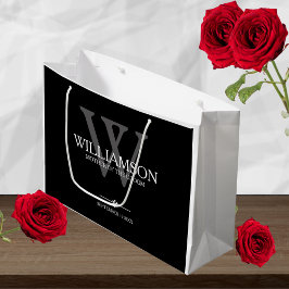 Mor i Eleganten Groom Bröllop ger Monogram