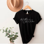 Mor i Groom Cute Script Brudens sida Shirt T Shirt<br><div class="desc">Vi lägger alltid till nya mönster varje dag!</div>