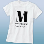 Mor i Groom Monogram Namn T Shirt<br><div class="desc">Modern typografi,  minimalistisk utformning av namn i monogram,  som kan ändras för att anpassa sig. Perfekt för Mor i Groom vid Möhippan eller Bachelorette-partiet,  eller som en bröllopsfest eller gåva till roligten.</div>