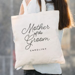 Mor i Groom Simple Bröllop Calligraphy Tygkasse<br><div class="desc">Mor i Groom Simple Bröllop Calligraphy Tote Bag har kalligrafi för roligt och söt,  tillsammans med mor i rummets namn.</div>