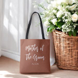 Mor i Groom Terracotta Brown White Tygkasse<br><div class="desc">Mor i Groom Bröllop Tote Bag i Brent Orange,  Brown och White/ Terracotta. Bra for Bridesmaid Gifts Bröllop,  Brudens sida,  Bachelor party,  Rehearsal Dinner. Ta en titt på fler produkter med den här designen i samlingen nedan.</div>