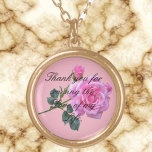 Mor-i-Law Necklace: Gratitude with Elegance Guldpläterat Halsband<br><div class="desc">Visa er uppskattning för er omhuldade mor-in-law med den här eleganten och det meningsfulla halsbandet, en gåva som är ett tecken på tacksamhet lika tidlöst som ditt band. Det här halsbandet är uppbyggt med stor noggrannhet, och har en känslig fläkt med dina hjärtliga känslor skrivna på det. Varje gång hon...</div>