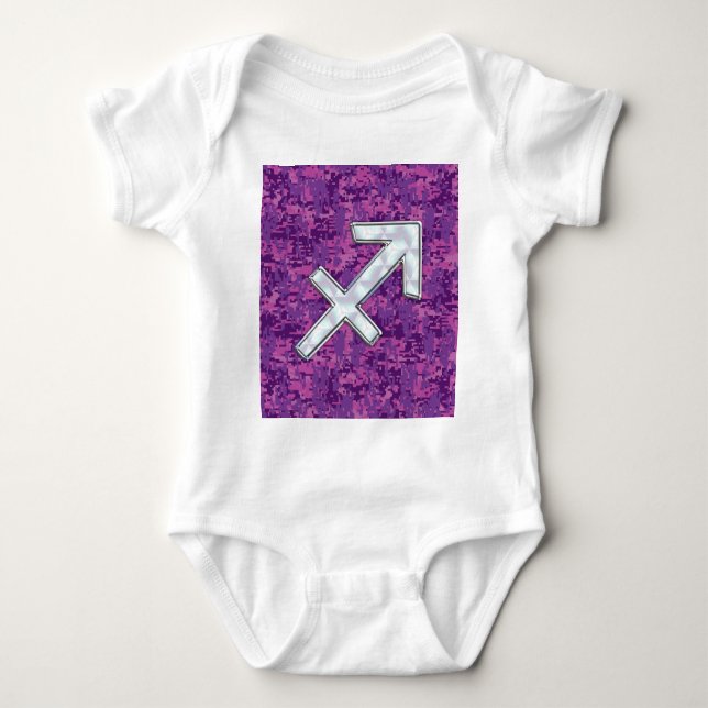 Mor i Pearl Sagittarius Symbol Fuchsia Camo T-shirt (Framsida)