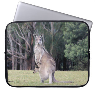 Mor Kangaroo med Baby Joey i hennes Pouch Laptop Sleeve