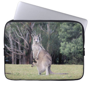 Mor Kangaroo med Baby Joey i hennes Pouch Laptop Sleeve