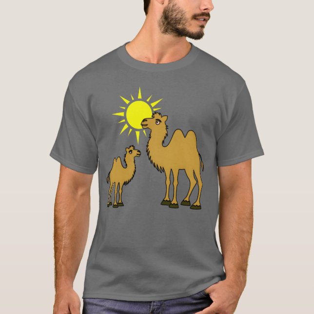 Mor och Baby Camel med Sol-gåva T Shirt (Framsida)