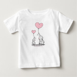 Mor- och babyelefanter med rosa hjärtaballonger tee shirt