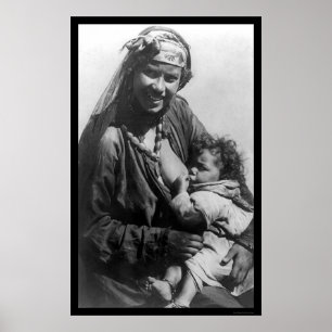 Mor som matar barnet i egyptenen 1910 poster