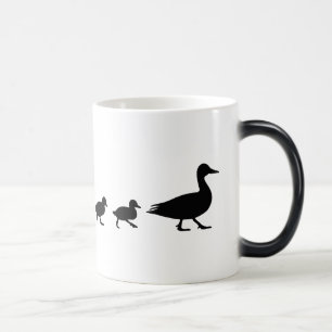 Moranka och Ducklings i Silhouette Magisk Mugg