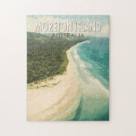 Moreton Island Australia Travel Art Vintage Pussel<br><div class="desc">Moreton Island i en vektorkonst stil. Moreton Island ligger precis utanför kusten i sydöstra Queensland,  Australien. Den skyddade sandön är känd för sina stränder och branta sanddyner,  som Mount Tempest.</div>