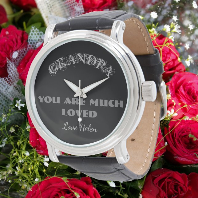"Morfar du är mycket älskad" Finare-skript Klassis Armbandsur ("Grandpa - You Are Much Loved" Personalized with the gift giver's name.)