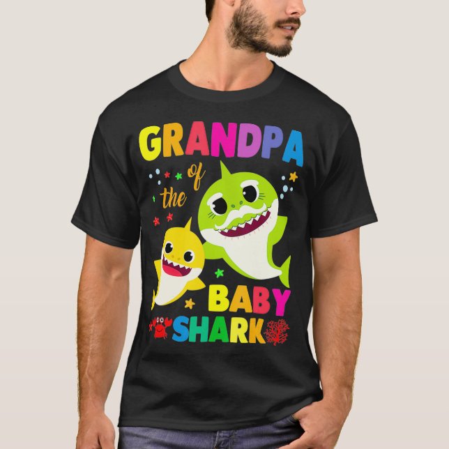 Morfar på Baby-hajens födelsedagshalj _ T Shirt (Framsida)