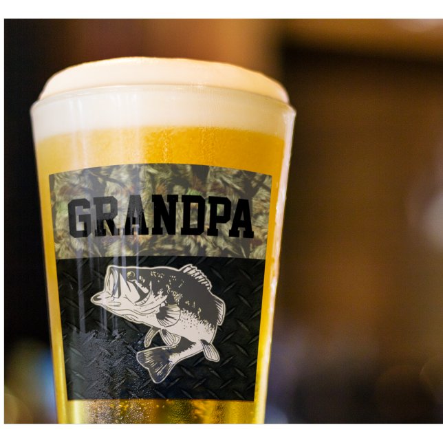 Morfar på fiskevatten utanför hamn glaskopp (Skapare uppladdad)