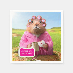 Morgon Groundhog med frukostmunken och kaffe Pappersservett