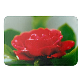 Morgon röd ros täckt med daggdroppar badrumsmatta