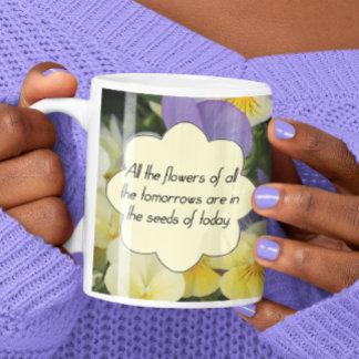 Morgondagens blommor är i dagens frön Citat Kaffemugg