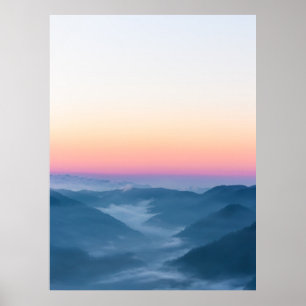 Morgondimma och magiska himlar före soluppgång poster