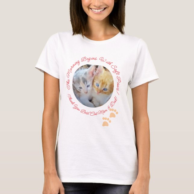 Morgonen Börjar Med Mjuka Tassar, Två Kattbilder T Shirt (Framsida)