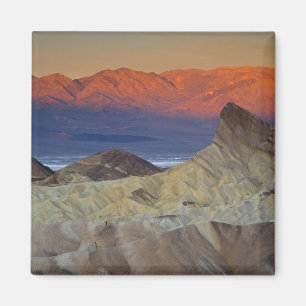 Morgonens första ljus på Zabriskie Point och Magnet