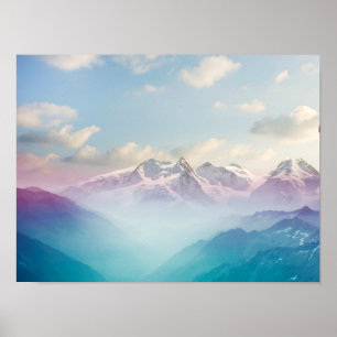 Morgonmist i en alpin dal poster