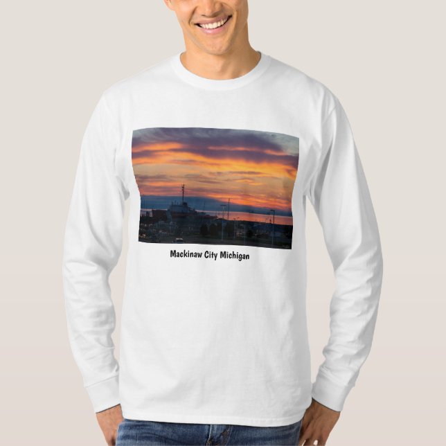 Morgonsprängning över Mackinaw T Shirt (Framsida)