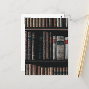 Mörk Academia Aesthetic bookshelf Vykort