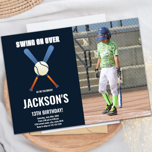 Mörk blått baskiska födelsedagsinbjudningar med fo inbjudningar (Dark Blue Baseball Birthday Invitations with photo)