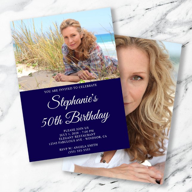 Mörk blått och vit Elegant, 50:e födelsedagen Inbjudningar (Dark Blue and White Elegant Script 50th Birthday Invitation)