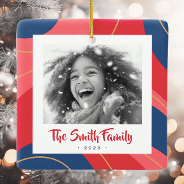 Mörk blått retro-julfoto för röd rosa julgransprydnad keramik