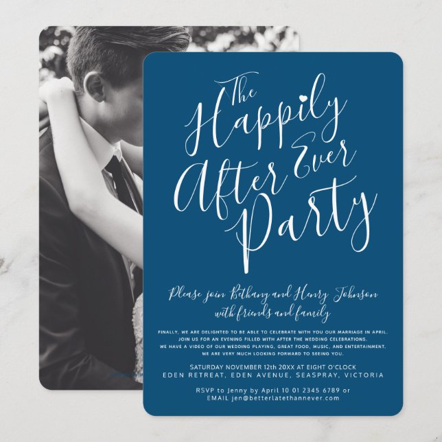 Mörk blått vit lyckligtvis efter bröllopsfest inbjudningar (Fram/baksida)