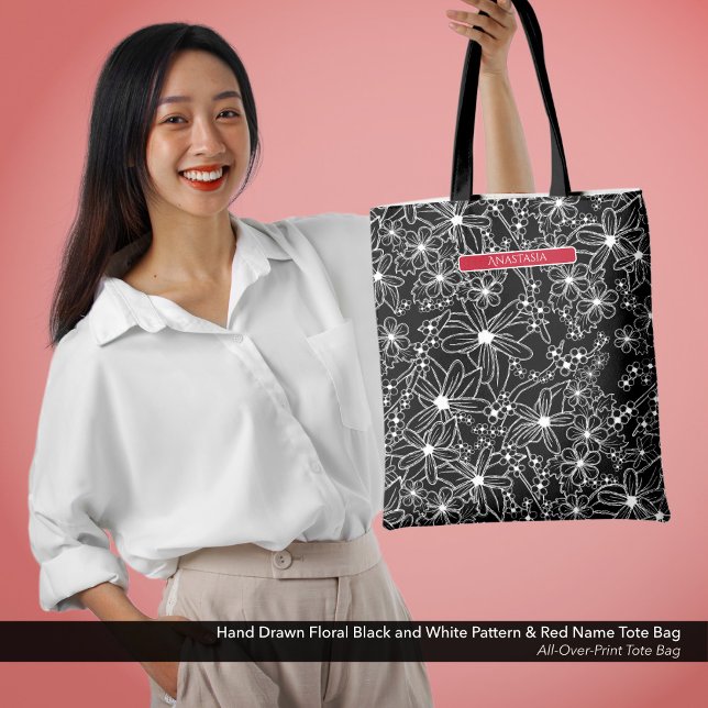 Mörk Blommigt Black White Mönster & Red Namn Tygkasse (All-Over-Print Tote Bag: Hand Drawn Floral Pattern in Black and White with Name in Red)
