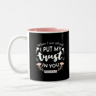 Mörk Blommigt Christian Art - Psalm 56:3 Två-Tonad Mugg