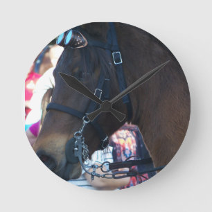 Mörk Brown Arabian Horse med glasögon Rund Klocka