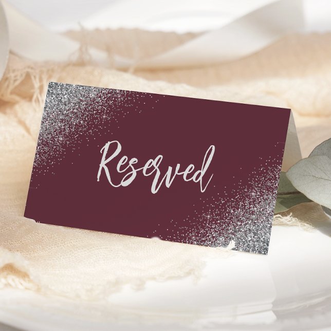 Mörk Burgundy Silver Glitter Reserverad Bröllopspl Placeringskort (Skapare uppladdad)