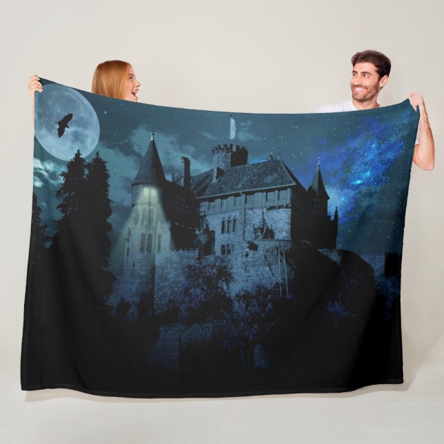 MÖRK CASTLE FLEECEFILT (På plats)