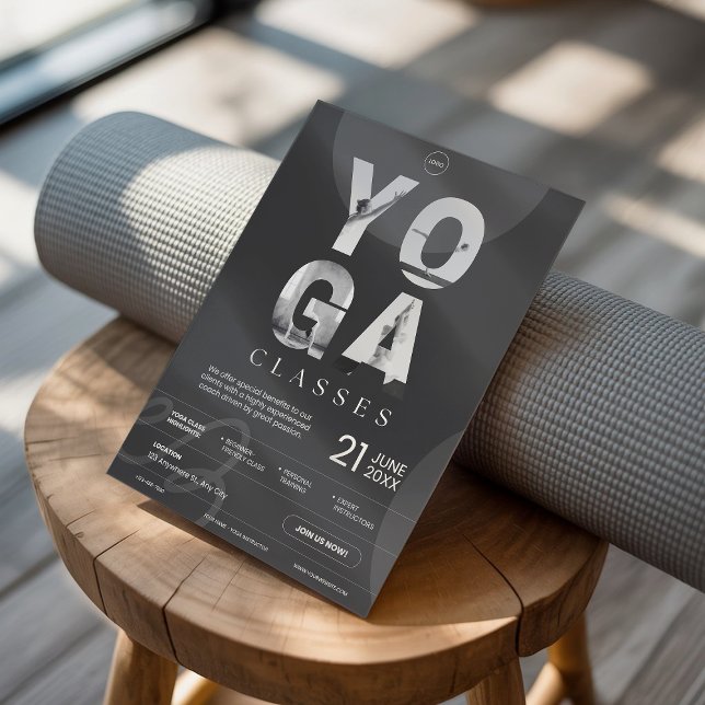 Mörk Charcol Grått Bold Modern Yoga Studio-klasser Flygblad (Skapare uppladdad)