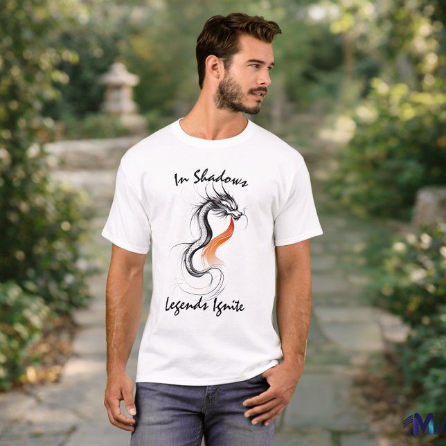 Mörk Drak Tuschkonst – Minimal Legendarisk Fantasy T Shirt (Skapare uppladdad)