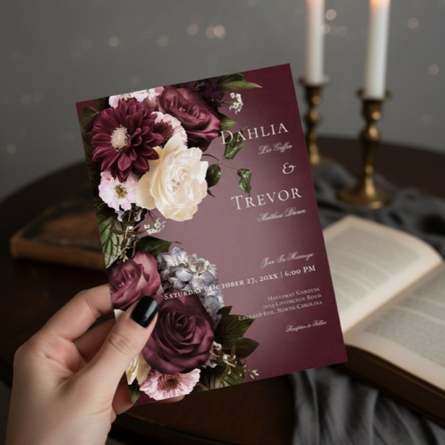 Mörk Elegant Burgundy & Cream Blur Blommigt Bröllo Inbjudningar (Skapare uppladdad)