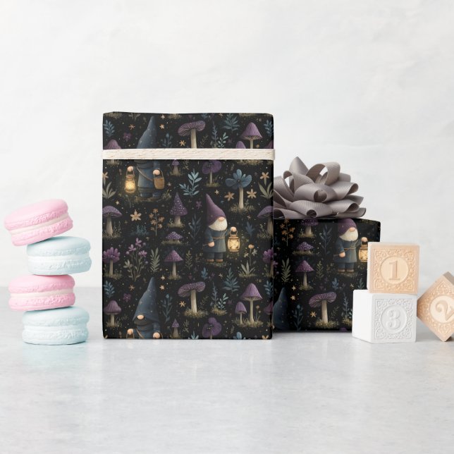 Mörk Fantasy Gnome och Mushroom Mönster Presentpapper (Baby Shower)