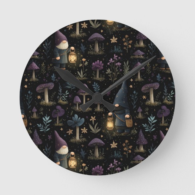 Mörk Fantasy Gnome och Mushroom Mönster Rund Klocka (Framsida)