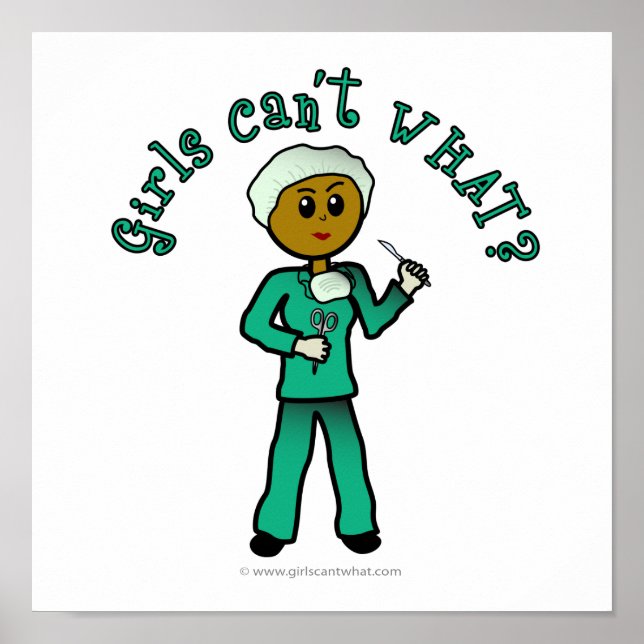 Mörk Female Surgeon in Grönt Scrubs Poster (Framsidan)