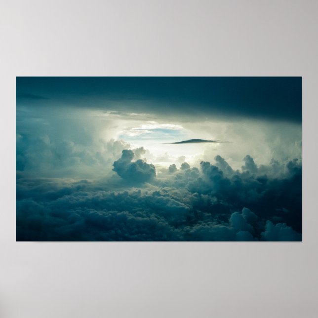 Mörk Fluffy Clouds Aerial View Poster (Framsidan)