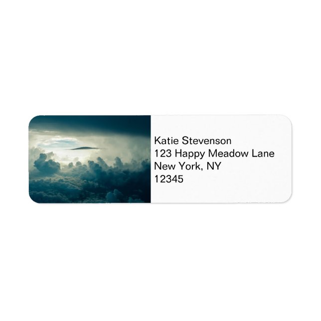 Mörk Fluffy Clouds Aerial View Returadress Etikett (Framsidan)