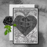 Mörk Gothic Black & White Skeleton lite Bröllop Tack Kort<br><div class="desc">Gå in i en värld där romantik utan tidsplaner möter god elegans med vårt expertkort för bröllop, perfekt för ditt tema "Tills Död gör oss delaktiga". Den här fantastiska designen har ett skelettpar som är låst i en romantisk kyss, försedd med delikat vit ros och snöre, som alla är inställda...</div>