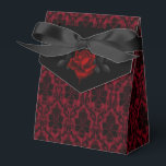 Mörk Gothic Ro Presentaskar<br><div class="desc">Utformningen har röd och svart dämpare och en röd,  blodig ro. Det är perfekt för par att tittar för ett okonventionellt och unikt Gothic bröllop.</div>