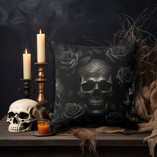 Mörk Gothic Skull & Black Ro - Macabre decor Kudde (Skapare uppladdad)