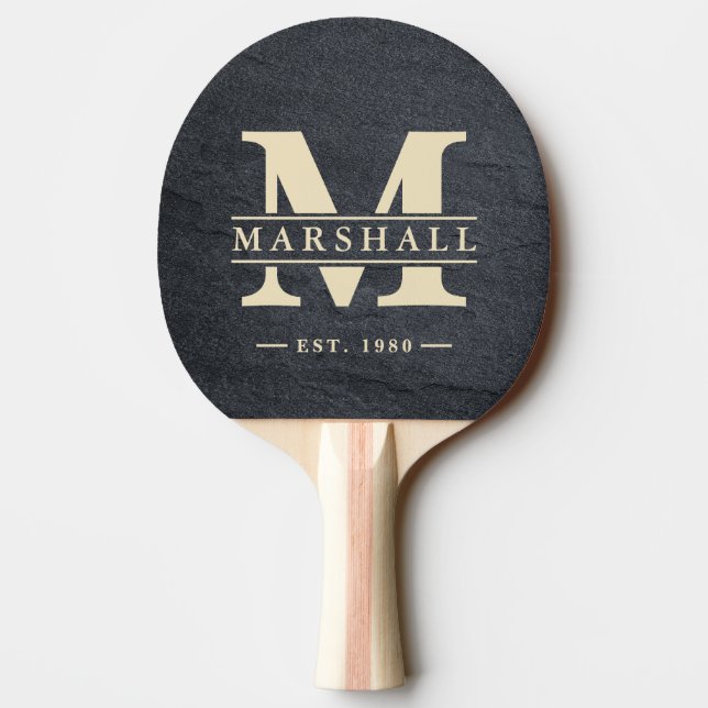 Mörk granit stenyta med monogram och namnöverlägg pingisracket (Baksidan)